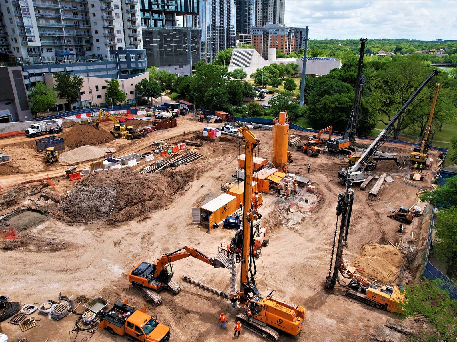 Aerial view of a high-capacity soil mixing operation for groundwater control and earth retention by Oscar Orduno, Inc. near Lady Bird Lake.
